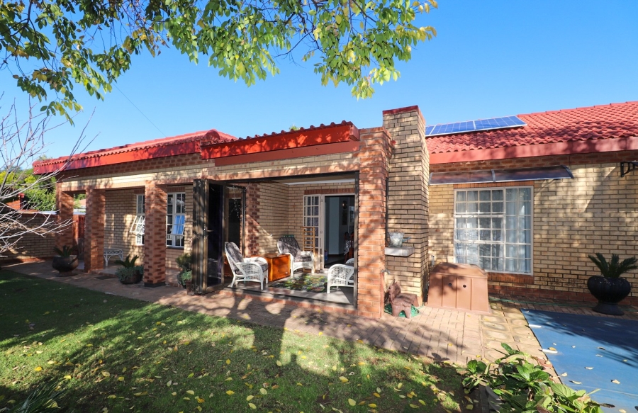 3 Bedroom Property for Sale in Flamwood North West